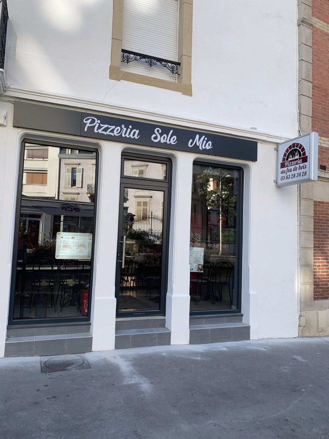 Façade de la Pizzeria Sole Mio, place Paul Painlevé à Nancy