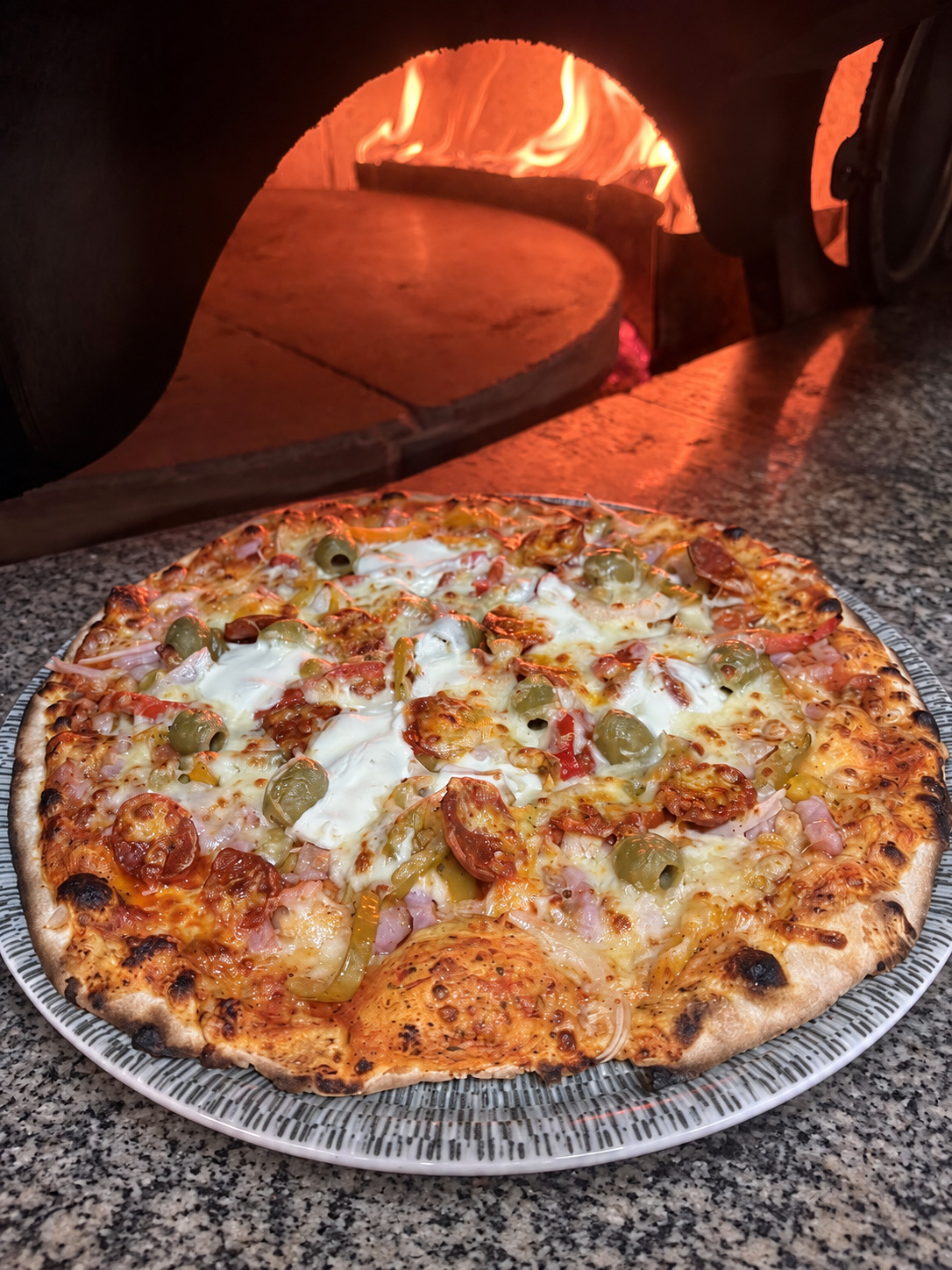 Pizza Pizzaiolo au feu de bois, Pizzeria Sole Mio Nancy