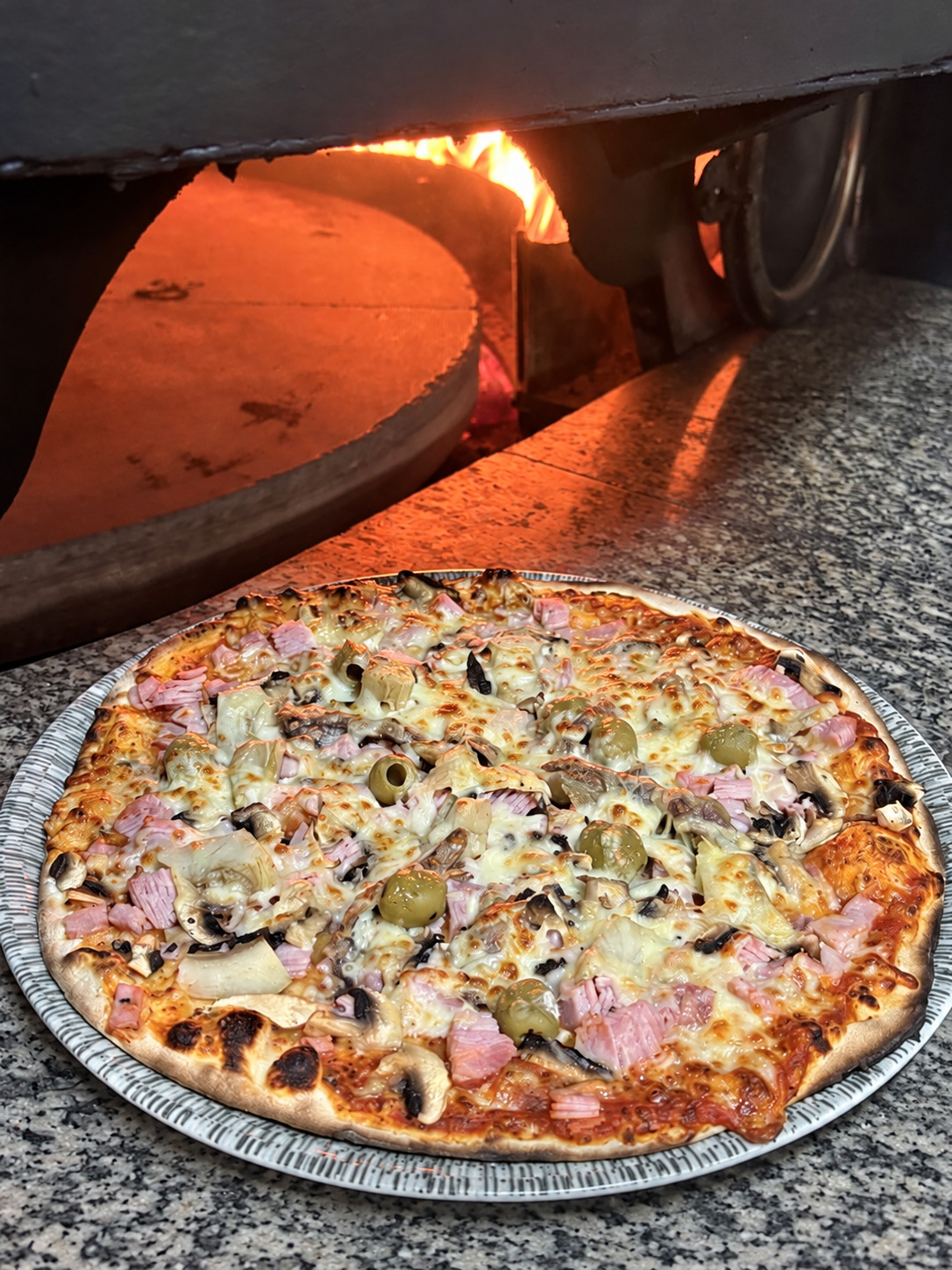 Pizza Quatre saisons au feu de bois, Pizzeria Sole Mio Nancy